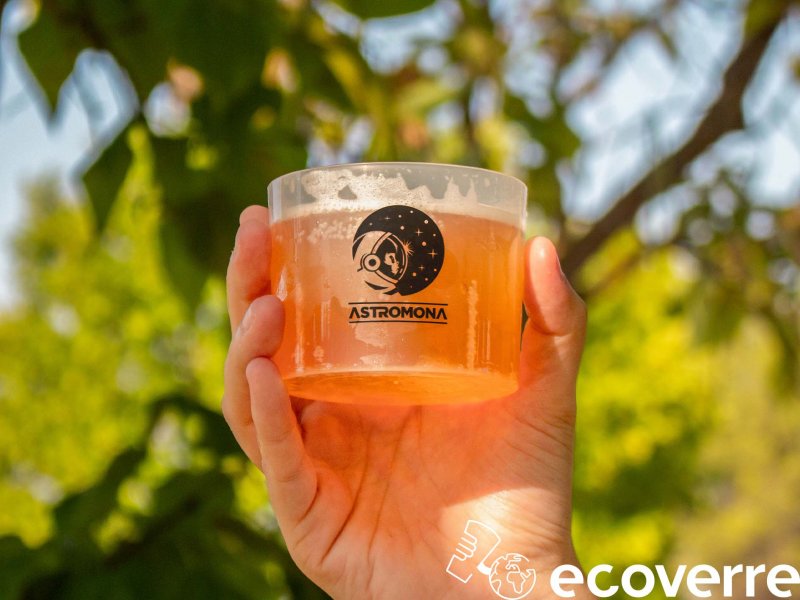 Véral Astromona celebrates with reusable ECO BODEGA cups!