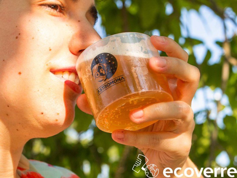 Véral Astromona celebrates with reusable ECO BODEGA cups!